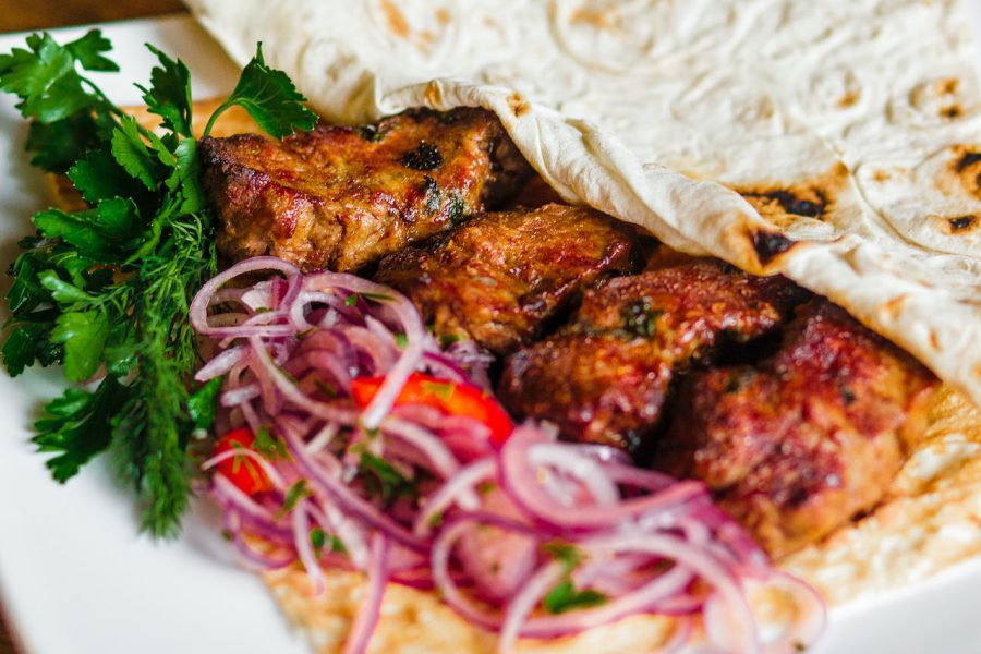 Domowa uczta turecka – jak zrobić kebaba w domu?